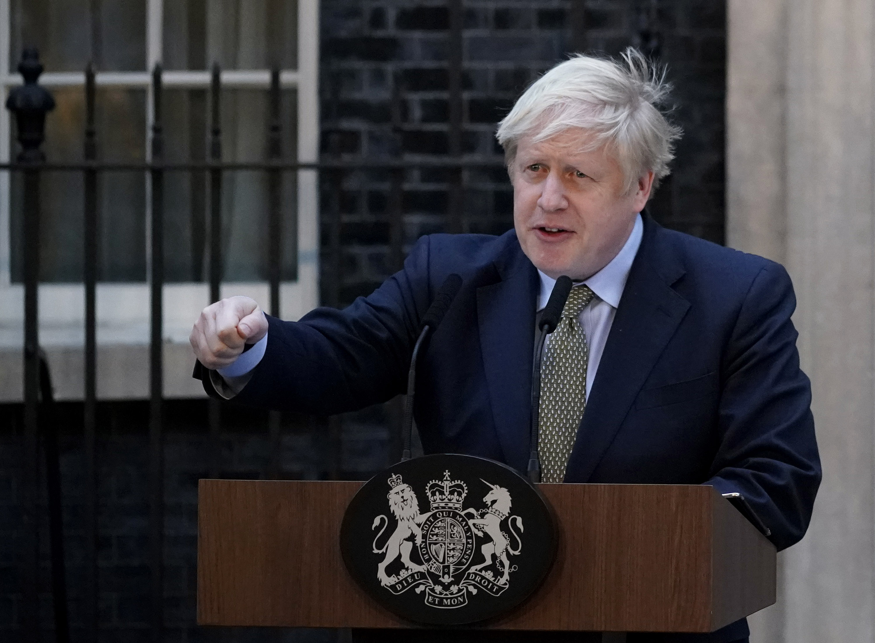 Brexit: fort de sa victoire, Boris Johnson presse le pas