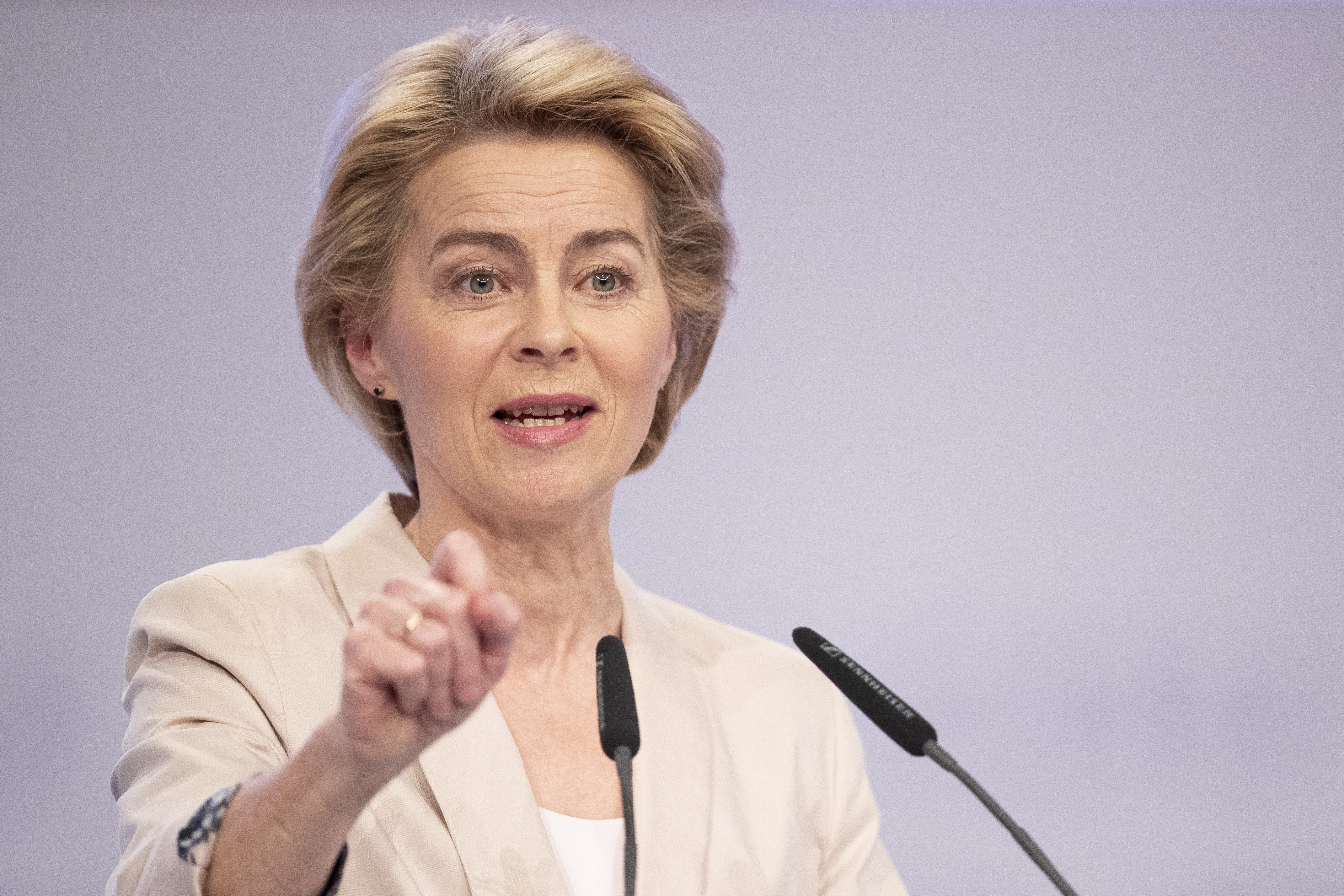 UE: entrée en fonction d'Ursula Von der Leyen et Charles Michel