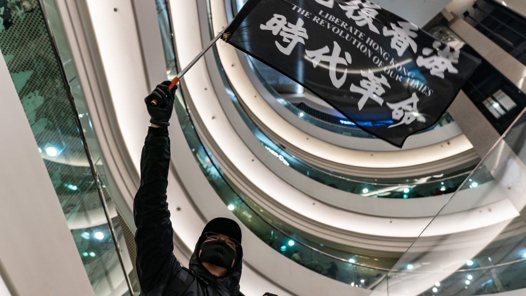 Hong Kong: affrontements dans des centres commerciaux pour le 3e jour
