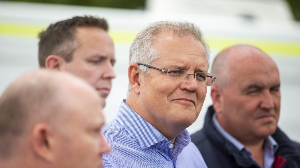 Australie: critiqué, le premier ministre se rend sur le front des incendies