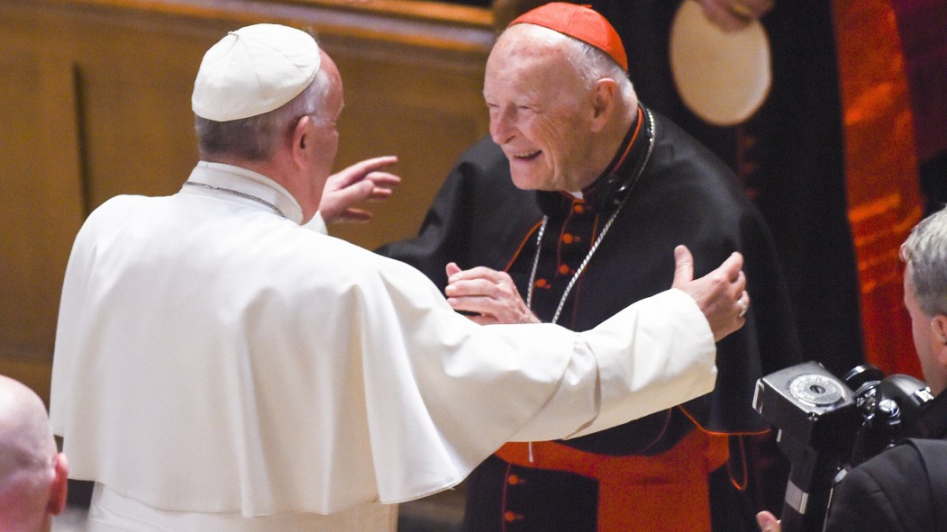 Theodore McCarrick lors de sa rencontre avec le pape Francis en 2015 à Washington.