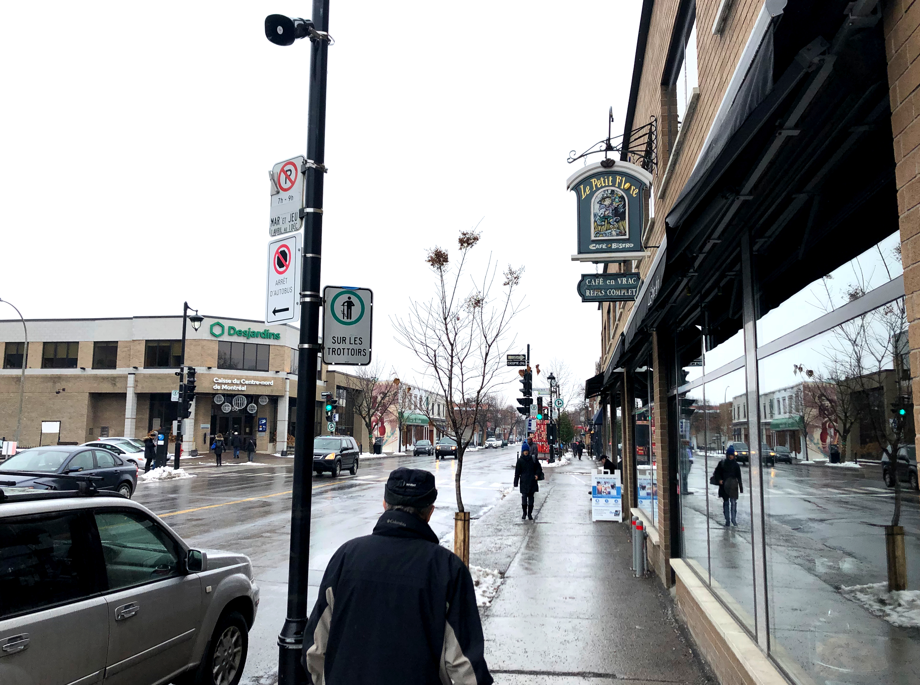 L'enseigne d'un commerce de la Promenade Fleury.