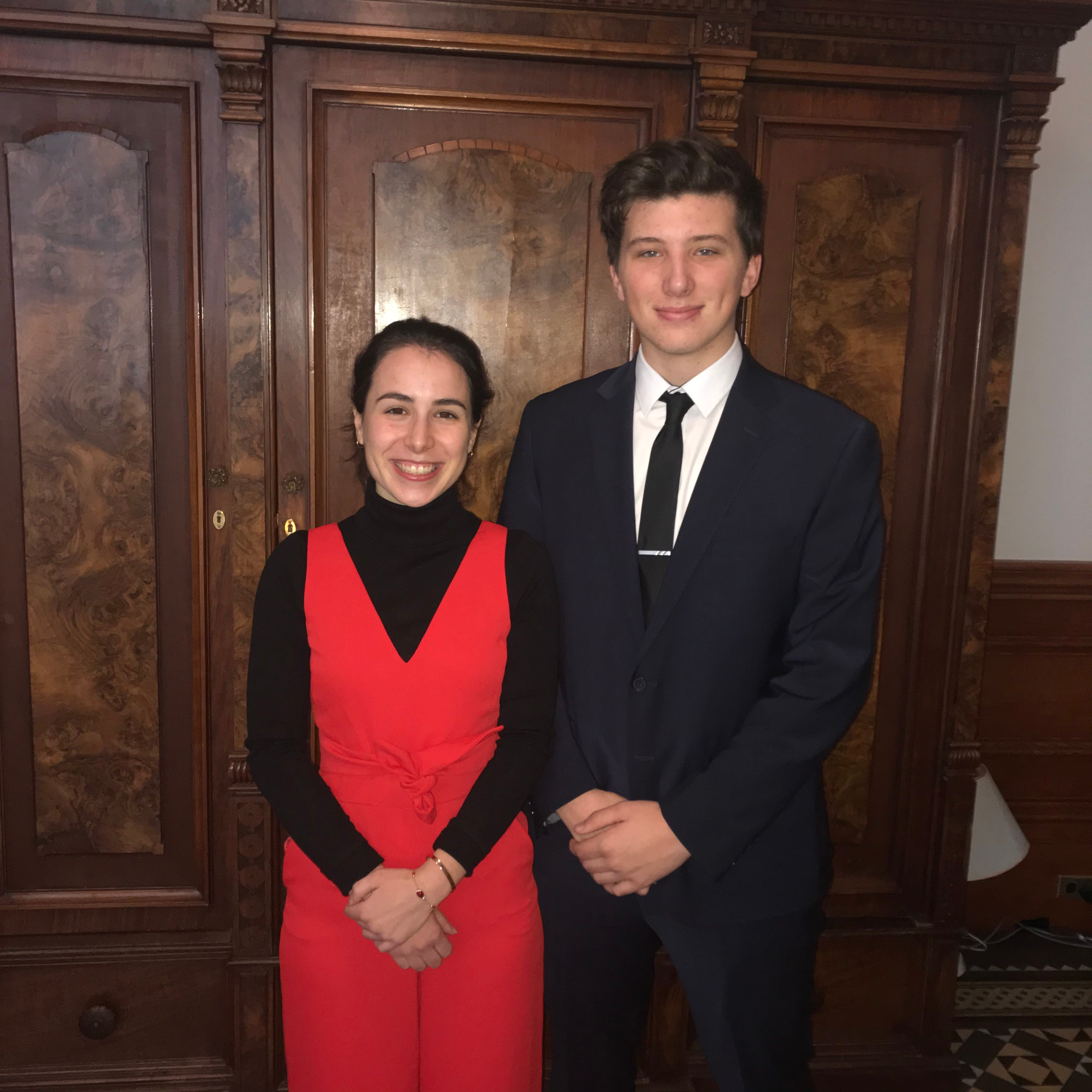 Emma et Dylan deux étudiants des Cégep participent à une simulation du travail en politique