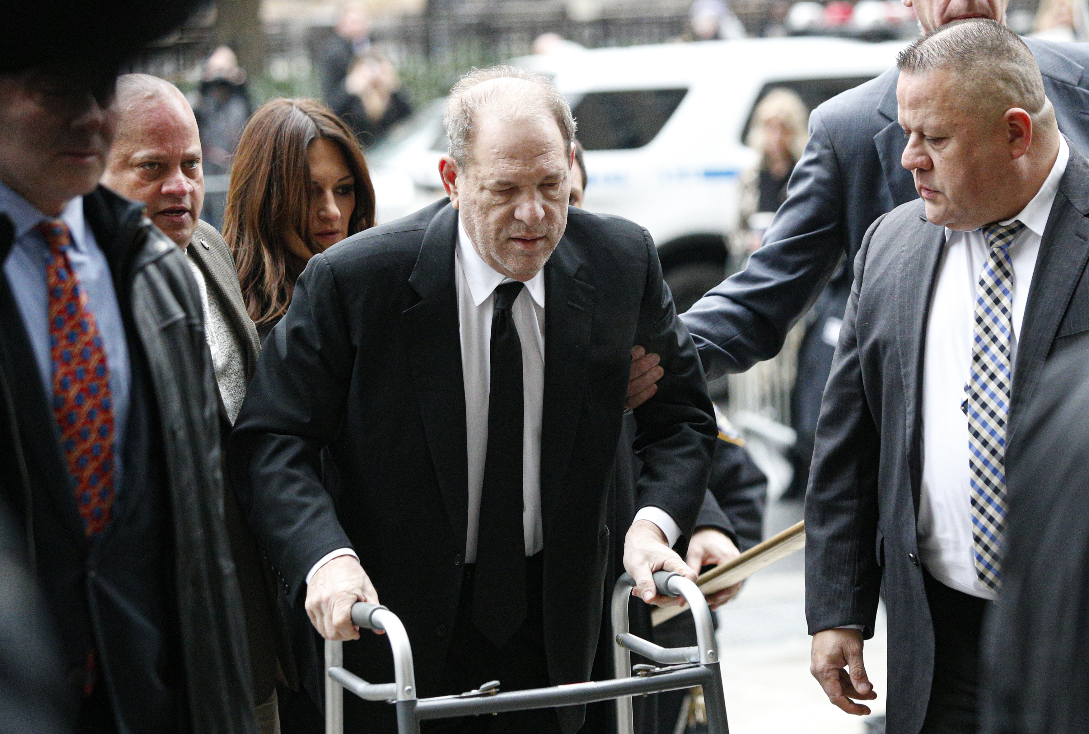 Harvey Weinstein arrive pour son procès à New York
