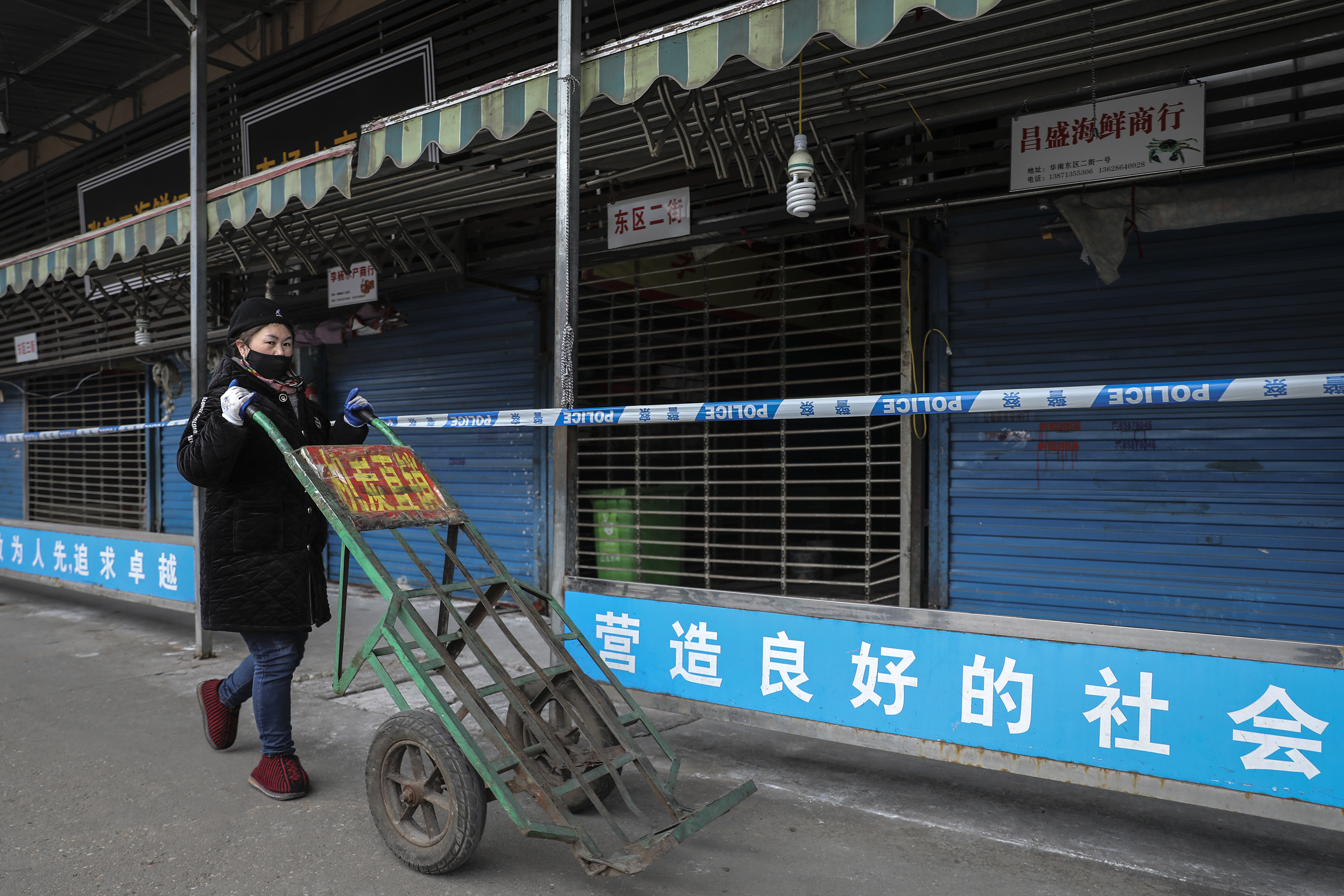 Le virus chinois fait un 3e mort et atteint les grandes villes