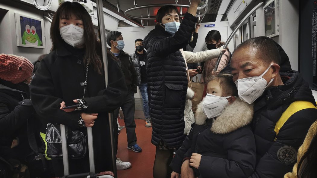 Des passagers du métro de Pékin