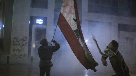 Liban: la colère ne faiblit pas malgré les annonces du premier ministre