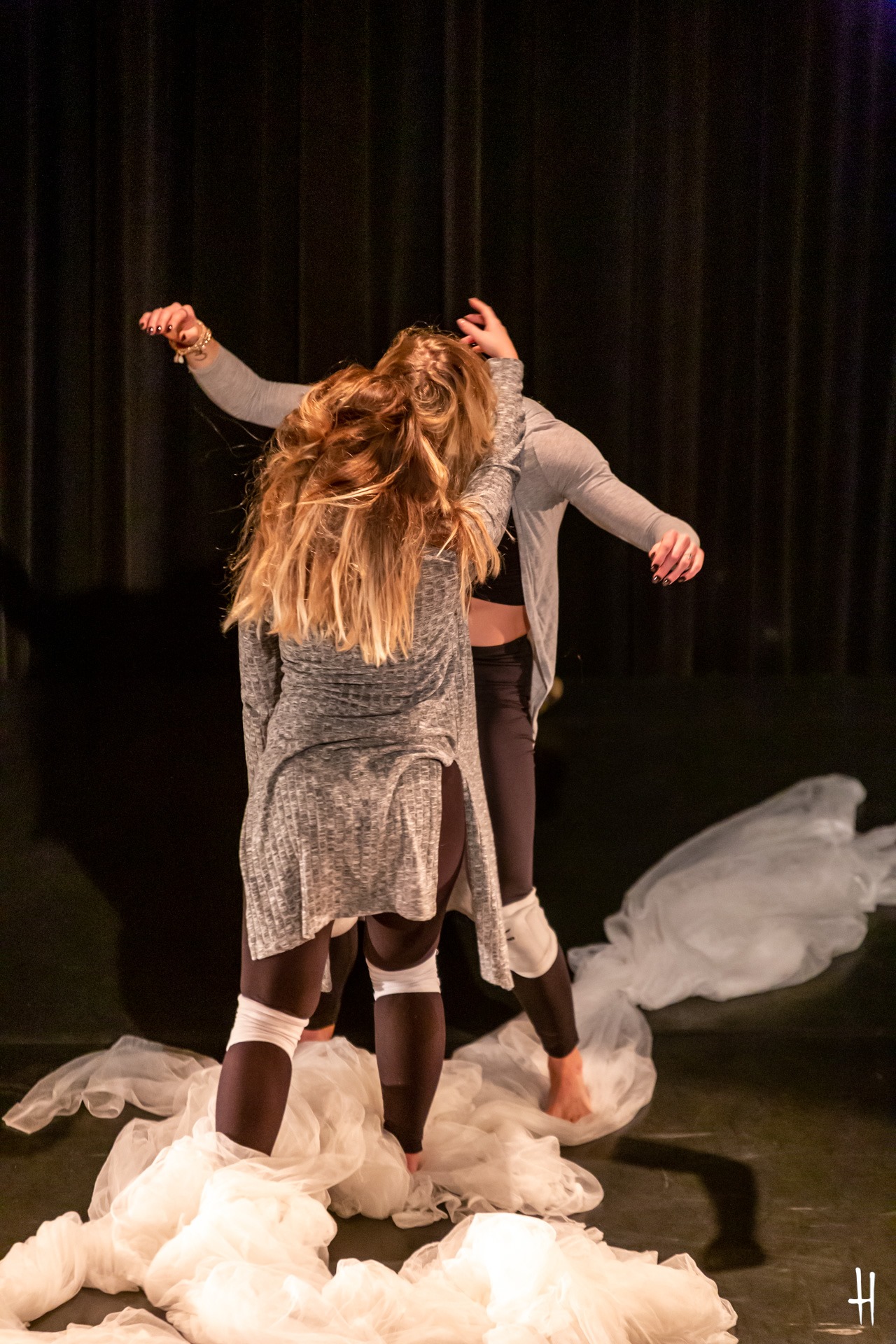 Danseuses de So This Is Love