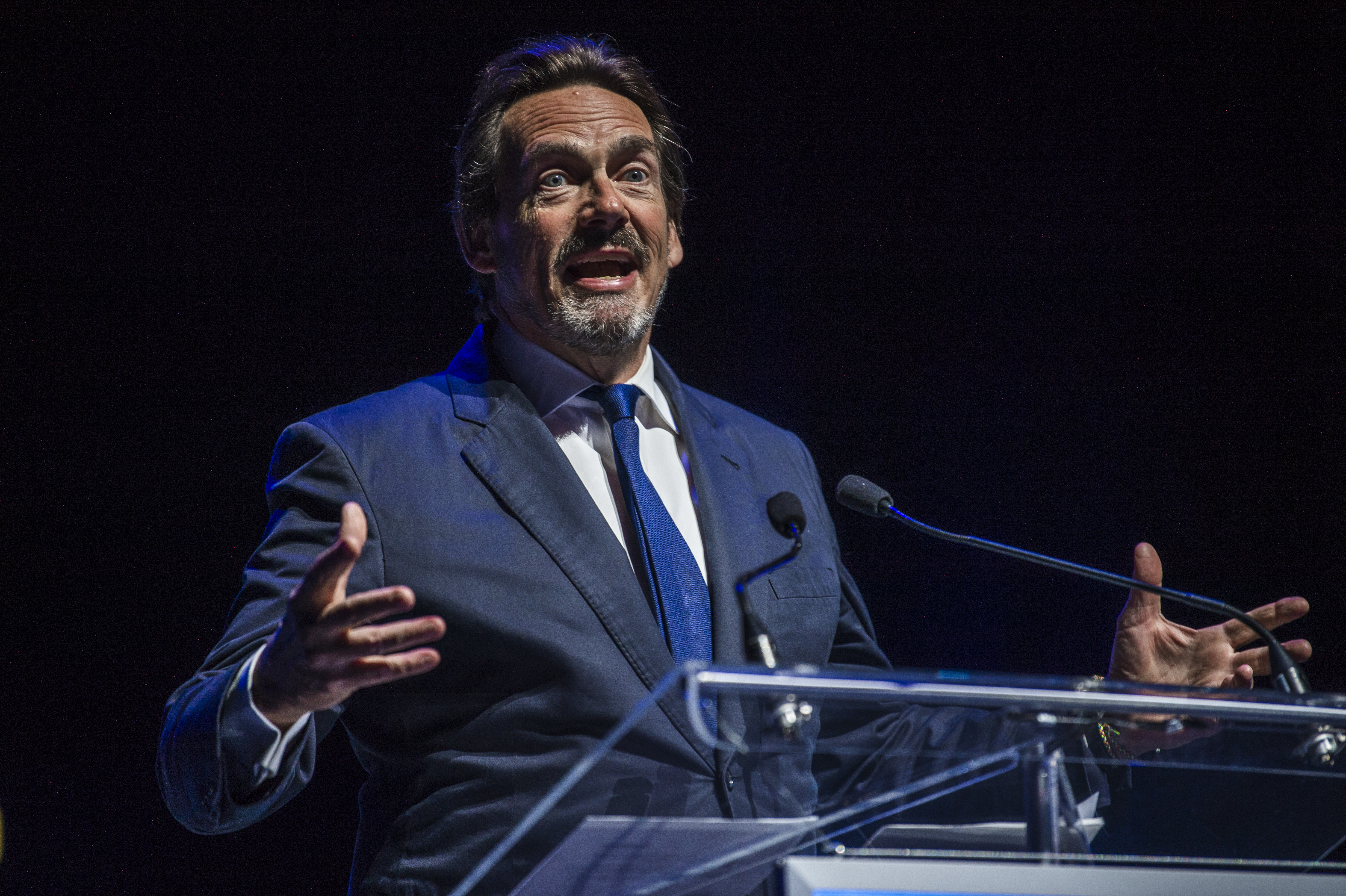Pierre-Karl Péladeau lors d'une annonce sur l'électrification de la flotte de véhicules de Québecor, refuse de répondre aux questions concernant Téo Taxi.