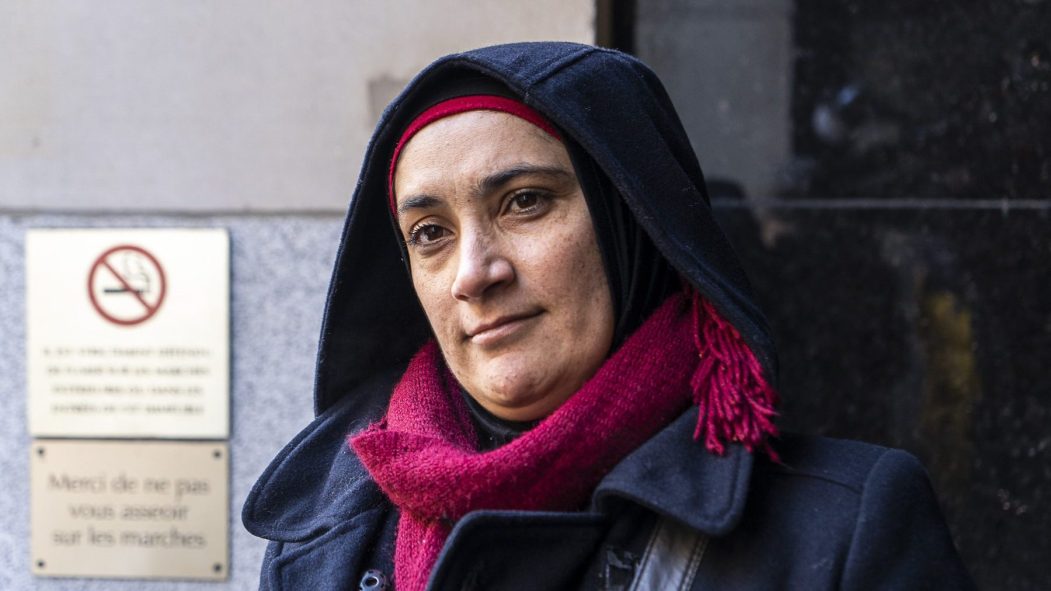 Zaina Almoustafa fait une demande de parrainage de réfugiés pour sa soeur.