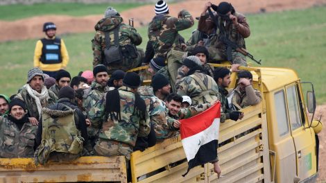 Les forces du régime syrien pénètrent dans la ville stratégique de Saraqeb