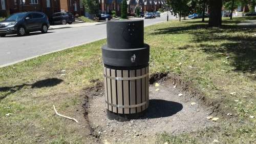 conteneurs semi-enfouis