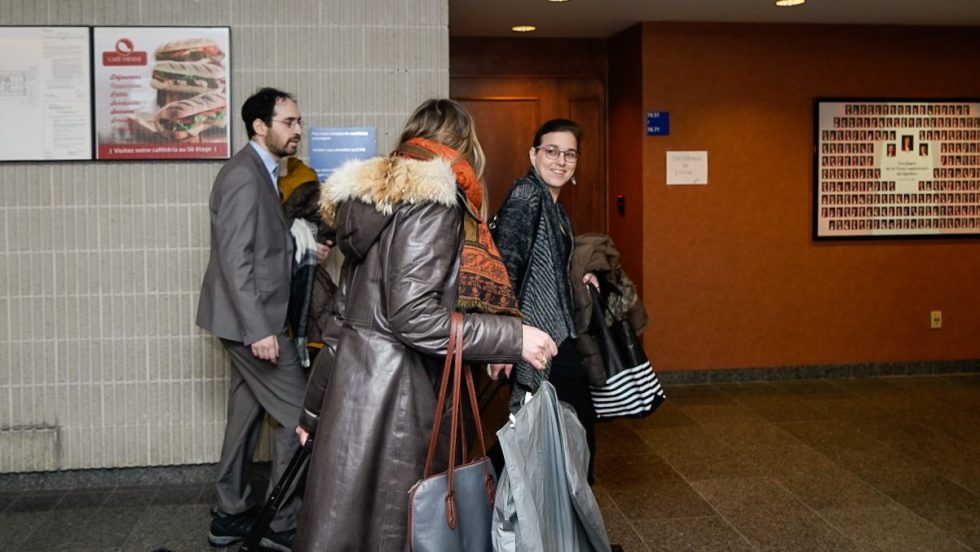 Yohanon Lowen et Clara Wasserstein poursuivent le gouvernement afin d'exiger qu'il agisse pour enrayer les écoles religieuses illégales.