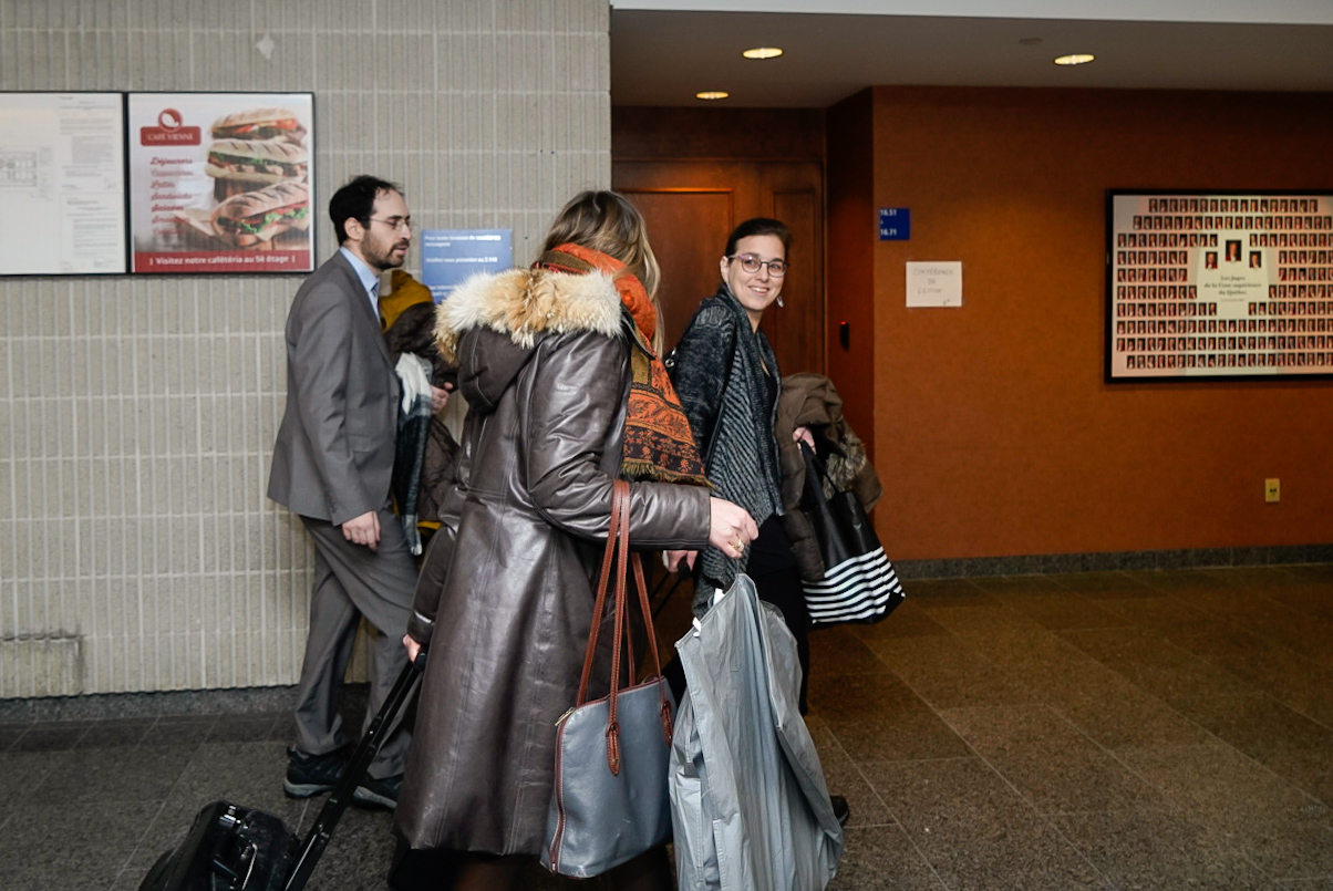 Yohanon Lowen et Clara Wasserstein poursuivent le gouvernement afin d'exiger qu'il agisse pour enrayer les écoles religieuses illégales.