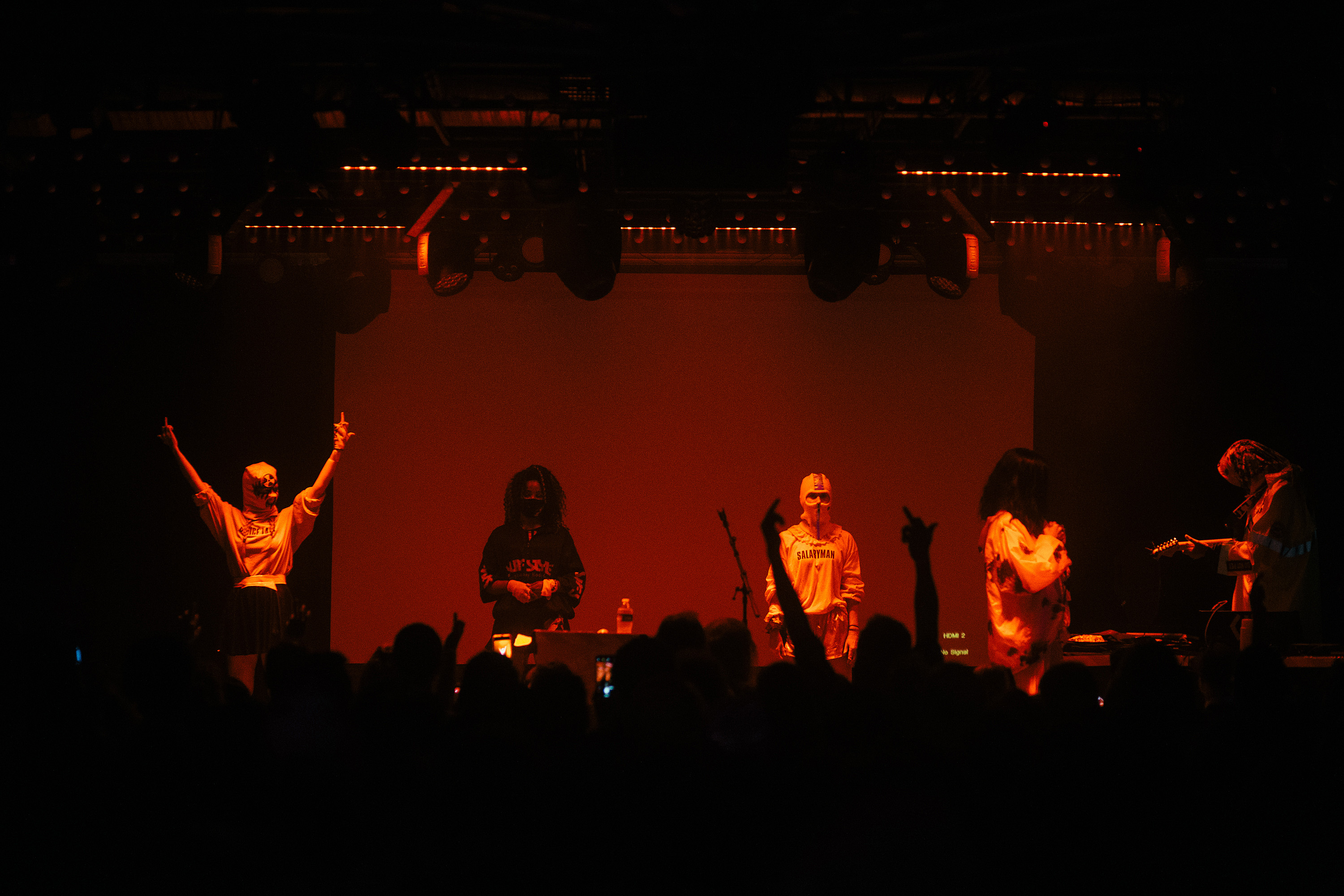 Les Pussy Riot et Les Louanges au festival Santa Teresa