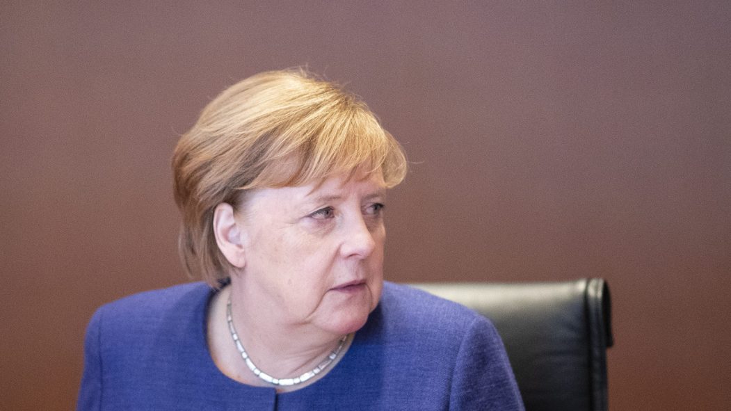 Allemagne: Merkel rejette toute alliance politique avec l'extrême droite