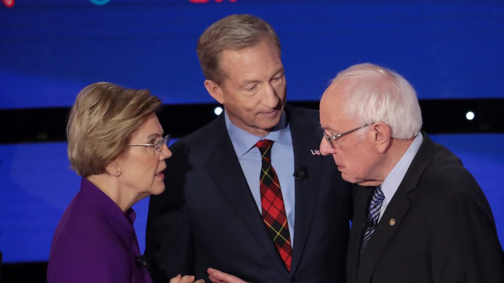 Elizabeth Warren (à gauche) et Bernie Sanders font partie des candidats démocrates qui batailleront pour le soutien de l'Iowa.