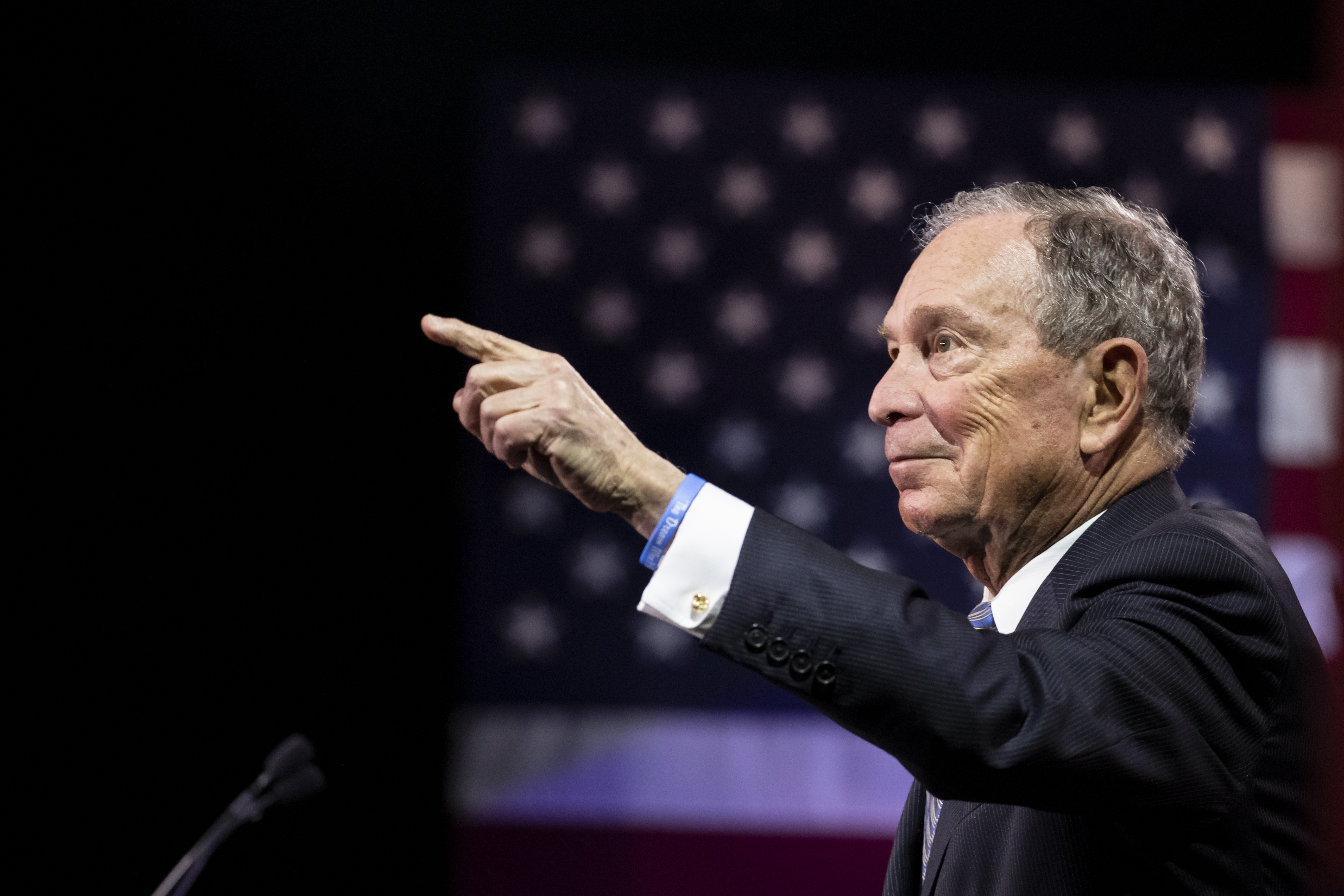 Premier débat attendu pour le candidat Bloomberg