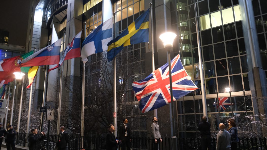Le drapeau du Royaume-Uni est retiré à l'avant du parlement de l'Union européenne