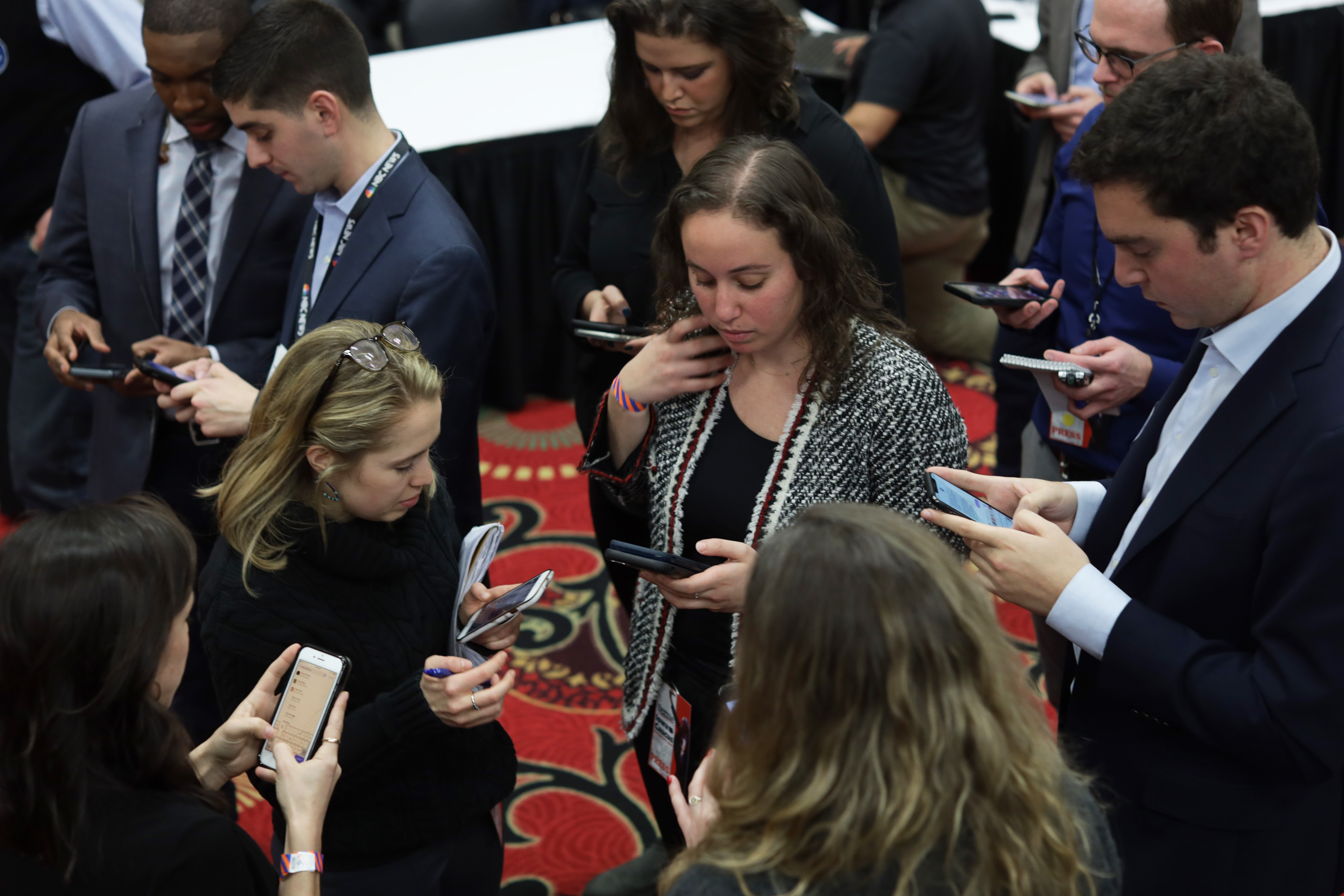 Des journalistes en attente des résultats de la primaire