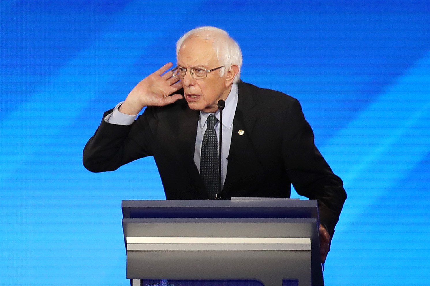 Bernie Sanders a été attaqué de toute part vendredi.