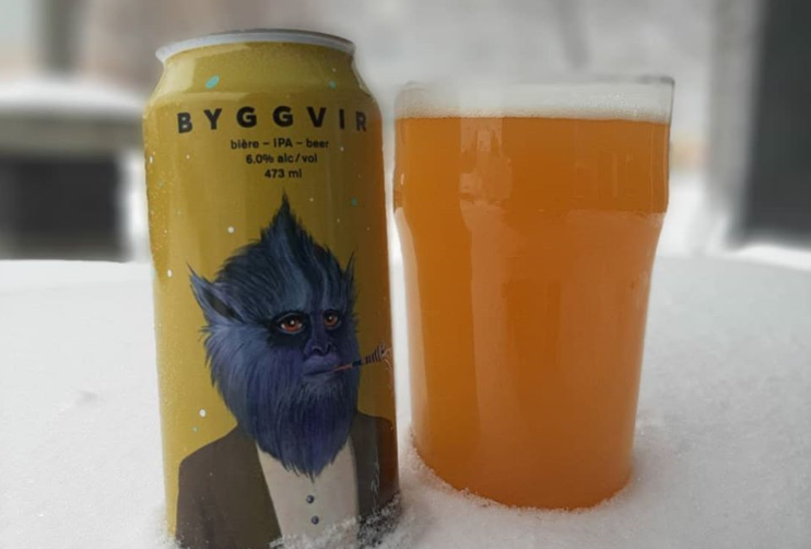 La bière Byggvir est accompagnée de sa canette dont les profits seront remis à un organisme local.