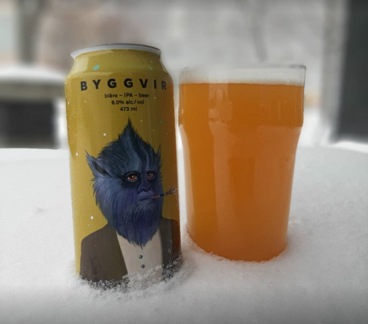 La bière Byggvir est accompagnée de sa canette dont les profits seront remis à un organisme local.