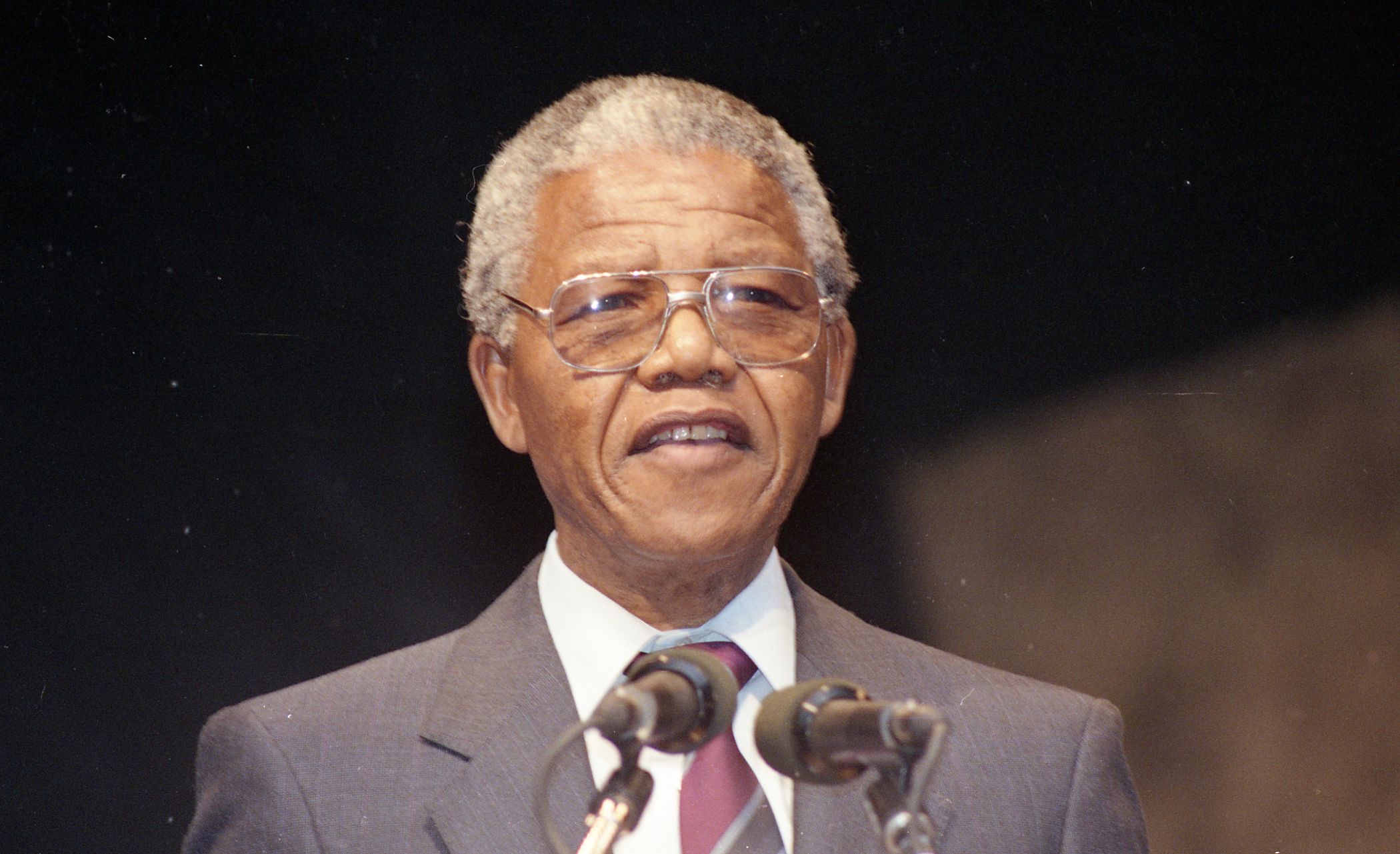 Il Y A 30 Ans Nelson Mandela Sortait De Prison Et Arrivait A Montreal