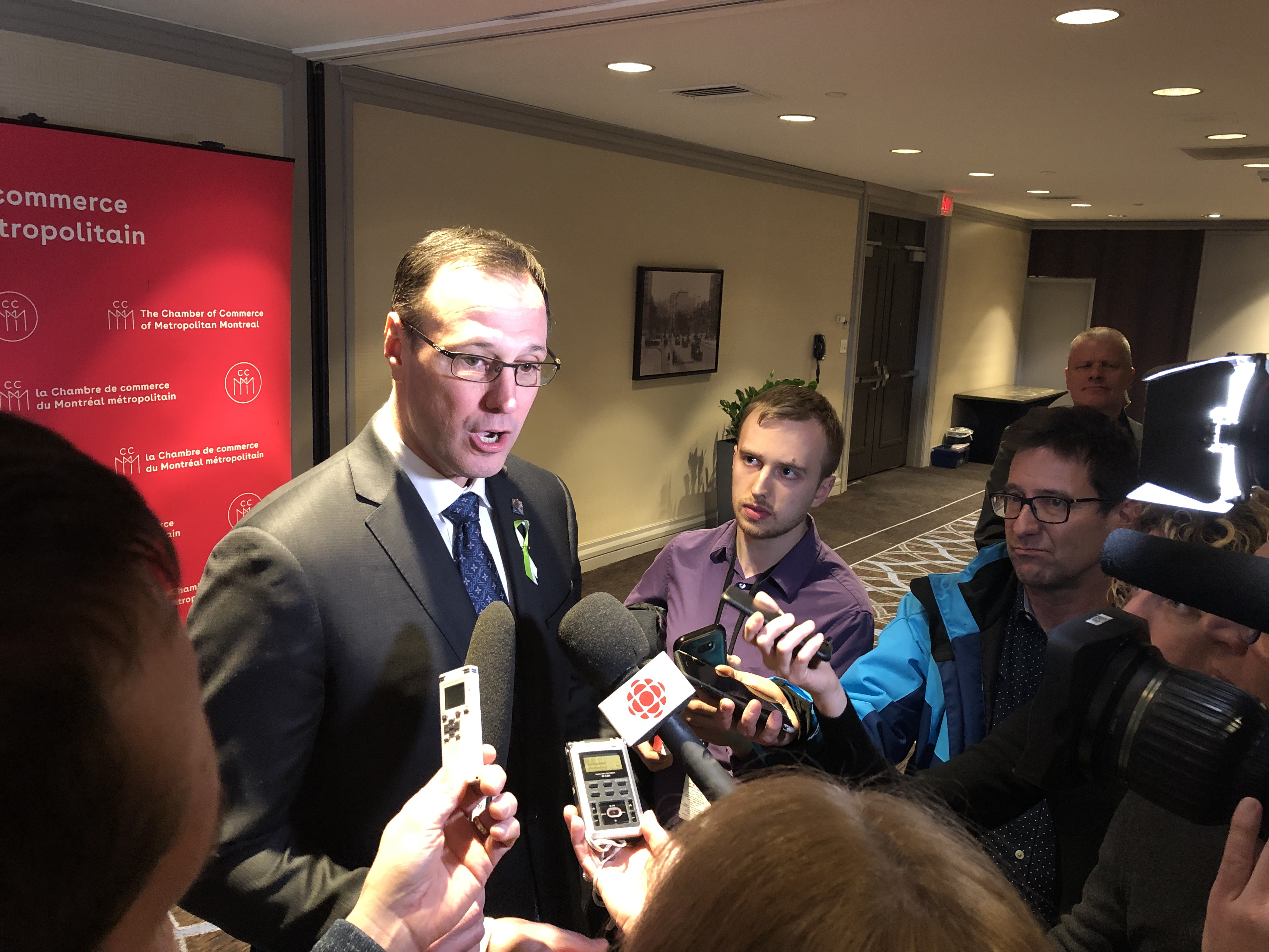 Le ministre de l'Éducation, Jean-François Roberge, en point de presse sur les centres de services scolaires.