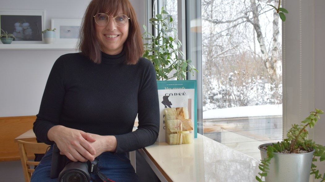 Johanne Lussier ouvrira les portes du café des Fraîches et un studio juste à côté pour prendre des femmes en photo. L’argent récolté ira à la Société canadienne du cancer pour financer la recherche sur le cancer du sein.