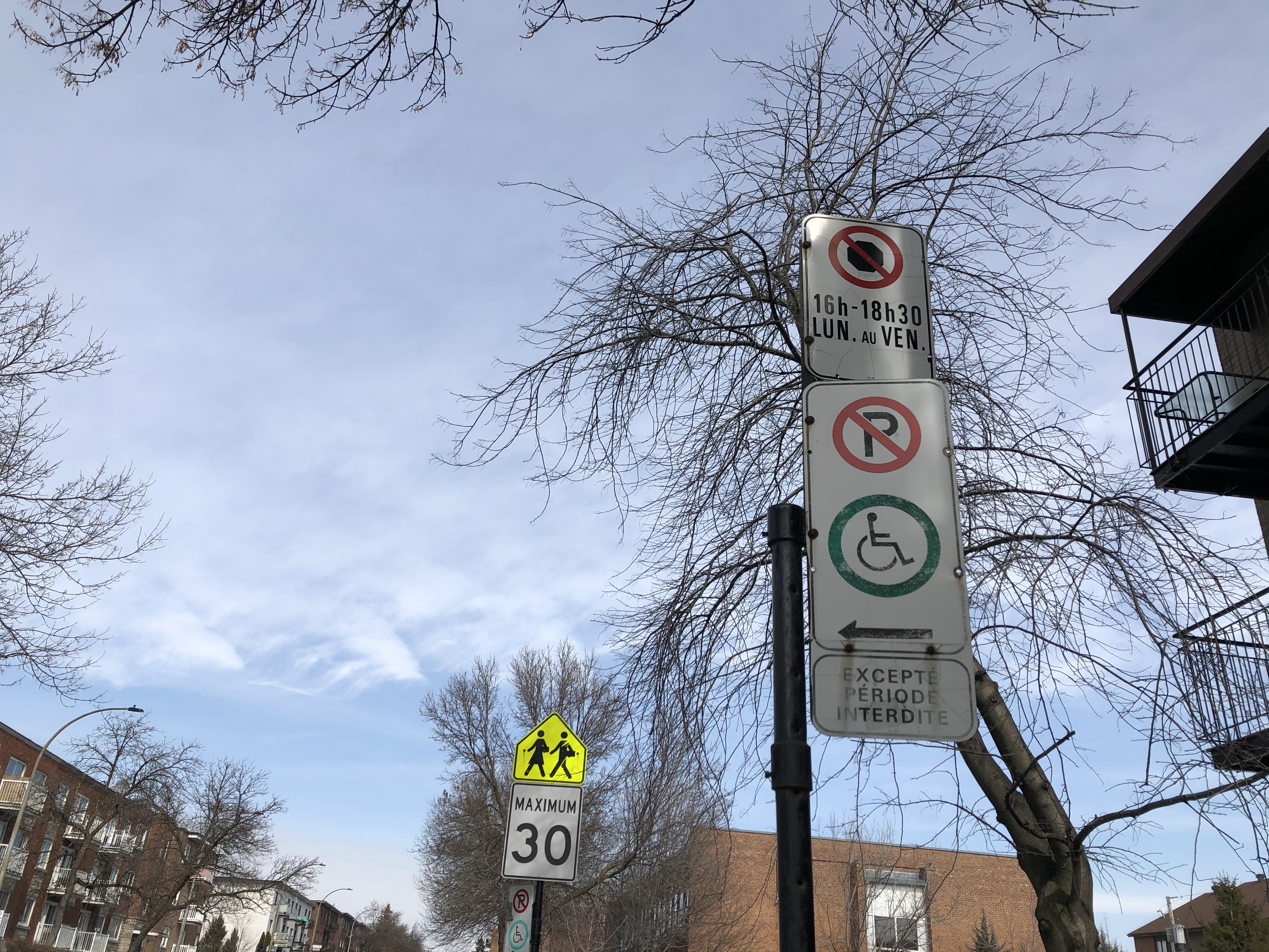 Les interditions de stationnement ne sont pas levées malgré la crise du coronavirus