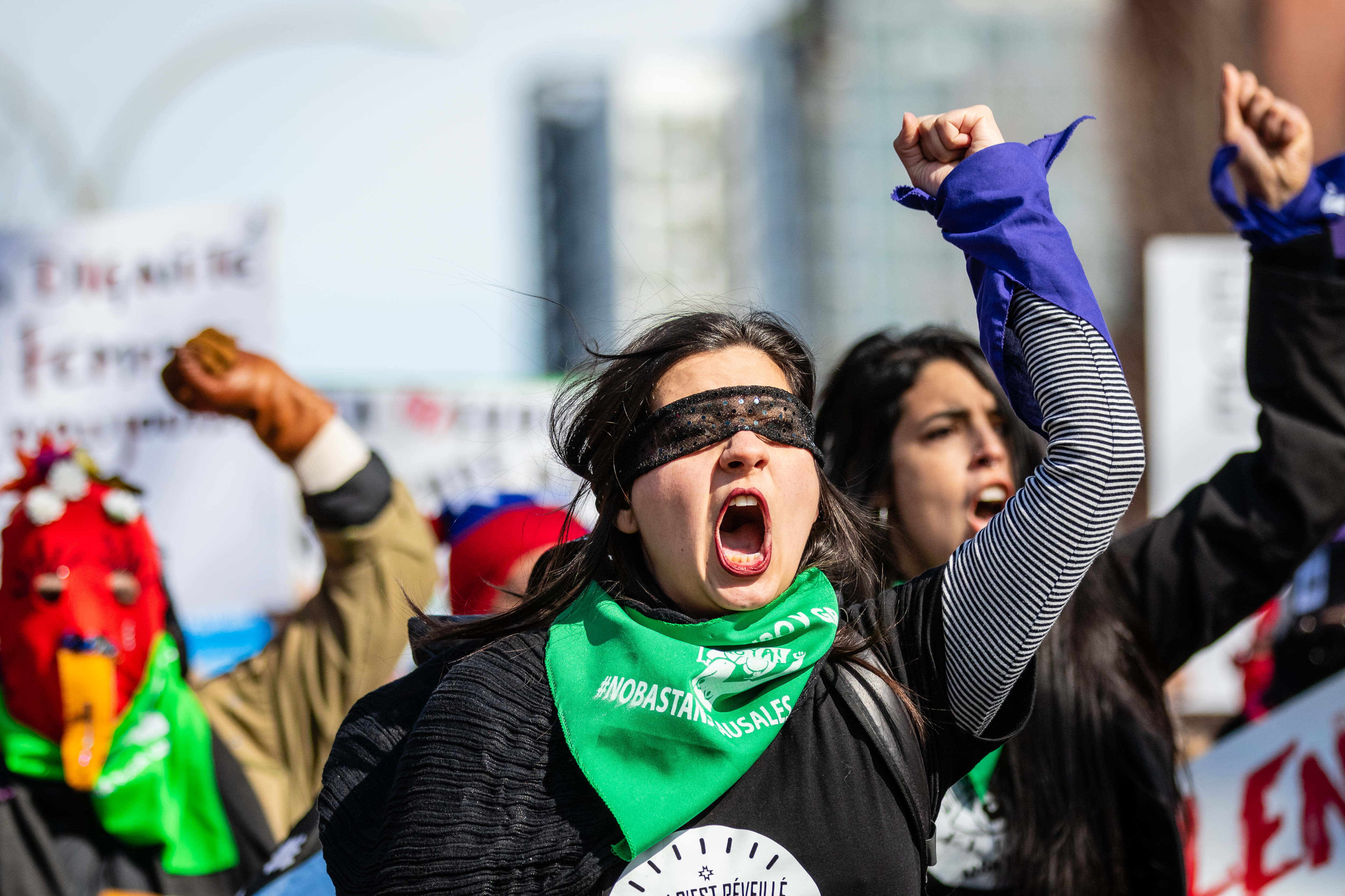 Des centaines de manifestantes ont arpenté les rues de Montréal, dimanche, pour la Journée internationale des droits des femmes.