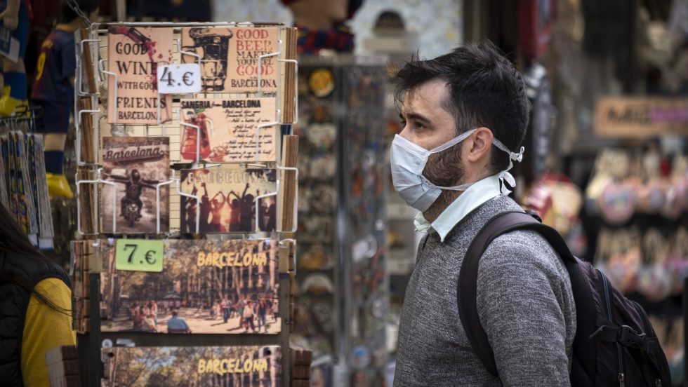 Plus de 2000 cas de coronavirus en 24h en Espagne