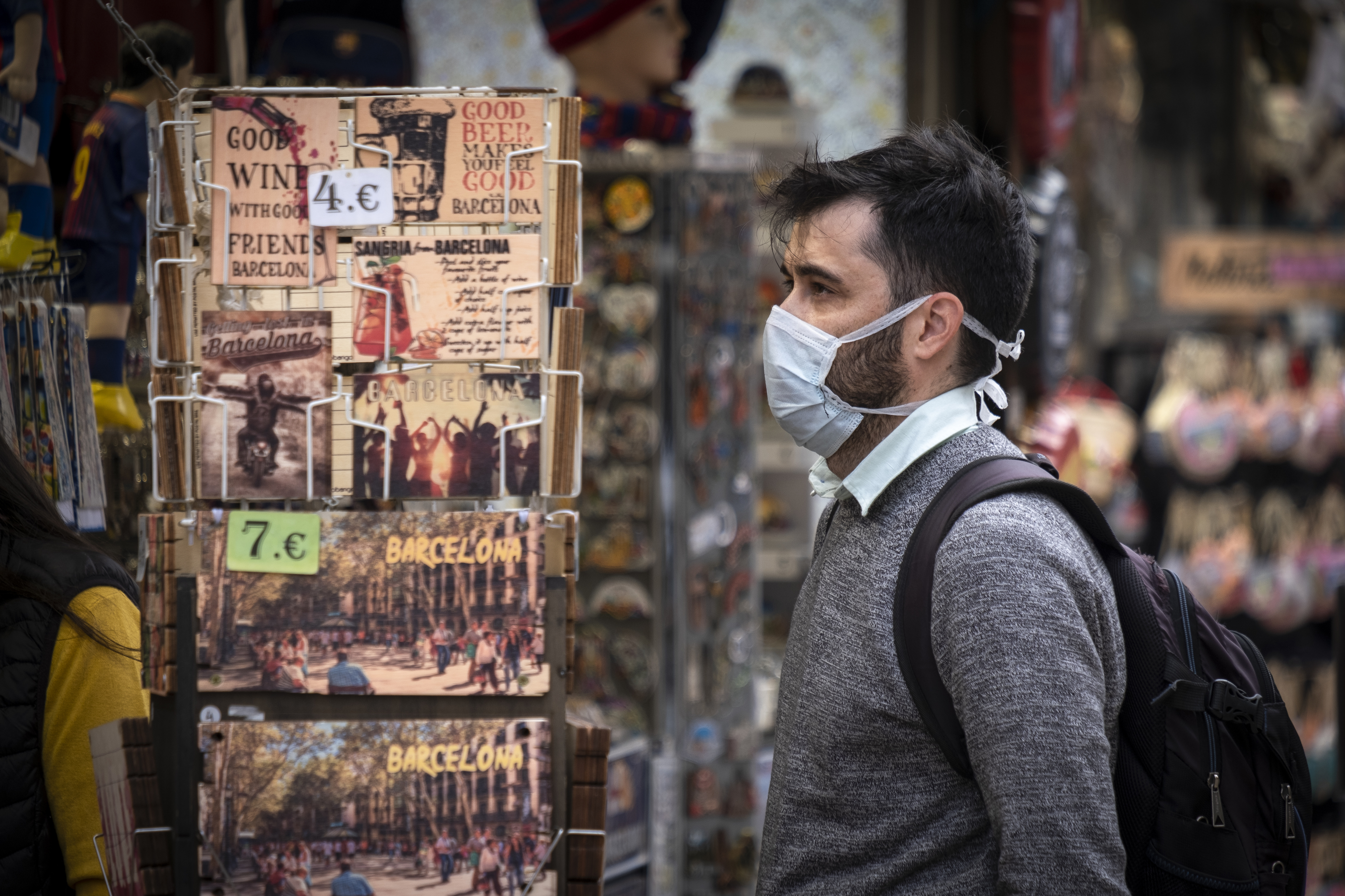 Plus de 2000 cas de coronavirus en 24h en Espagne