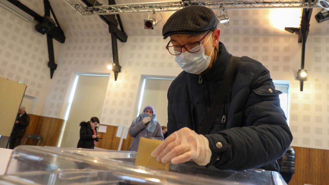 Coronavirus: les élections municipales françaises mobilisent peu