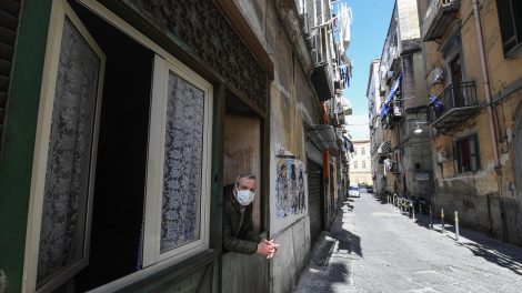 Triste record en Italie, avec 368 décès liés au coronavirus en un jour