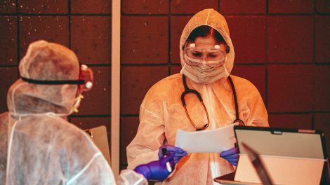 Coronavirus: ravages en Espagne, les États-Unis tardivement mobilisés