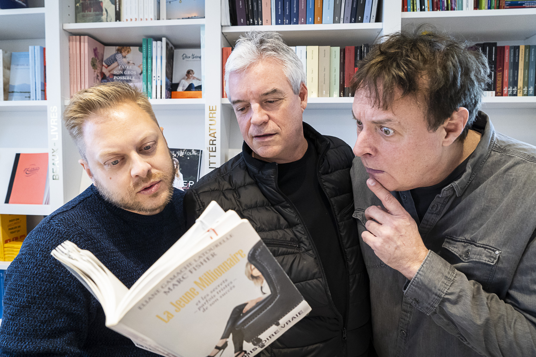 Les comédiens Guillaume Lambert, Bruno Landry et Didier Morissonneau préparent le spectacle Cabaret Bio dégradable, qui s'intéresse aux biographies d'artistes québécois.