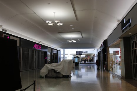 Au centre commercial Place Vertu, environ une cinquantaine de commerces sont temporairement fermés, selon un recensement de Métro Saint-Laurent.