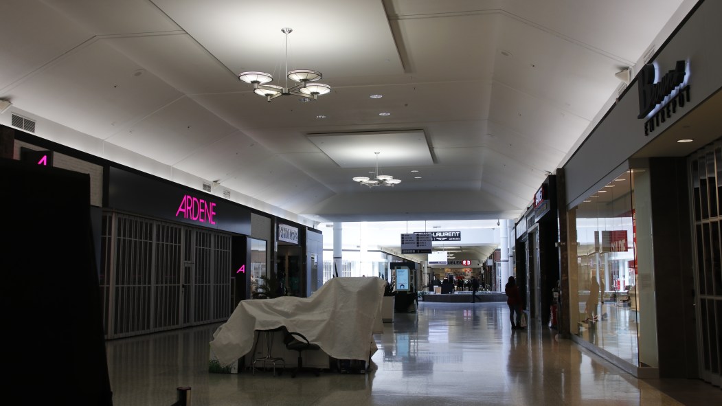 Au centre commercial Place Vertu, environ une cinquantaine de commerces sont temporairement fermés, selon un recensement de Métro Saint-Laurent.
