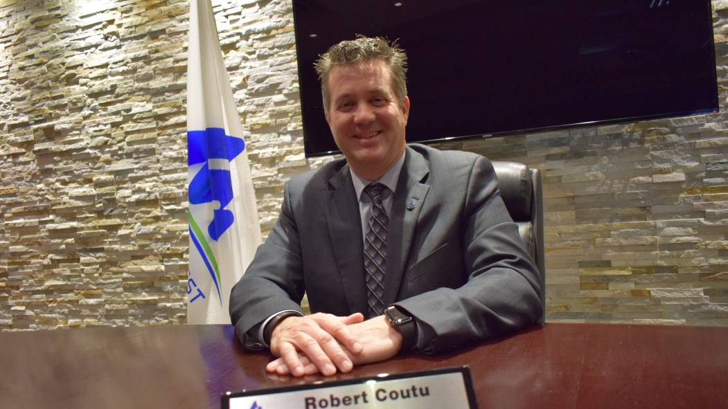 Le maire de Montréal-Est Robert Coutu souhaite que la population de sa ville dépasse la barre des 5000 personnes prochainement.