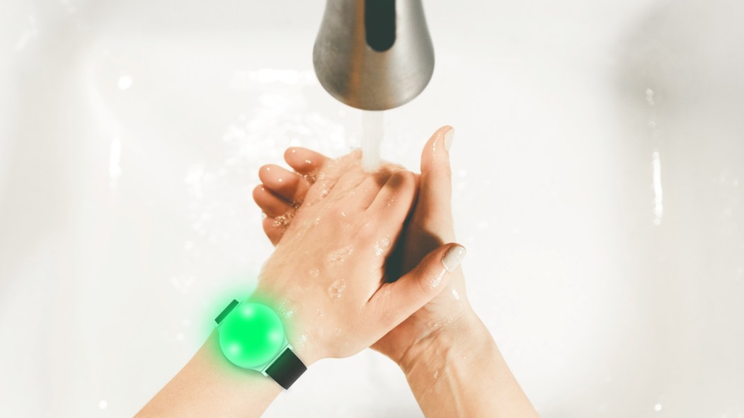 Coronavirus : un bracelet pour mesurer le temps de lavage des mains