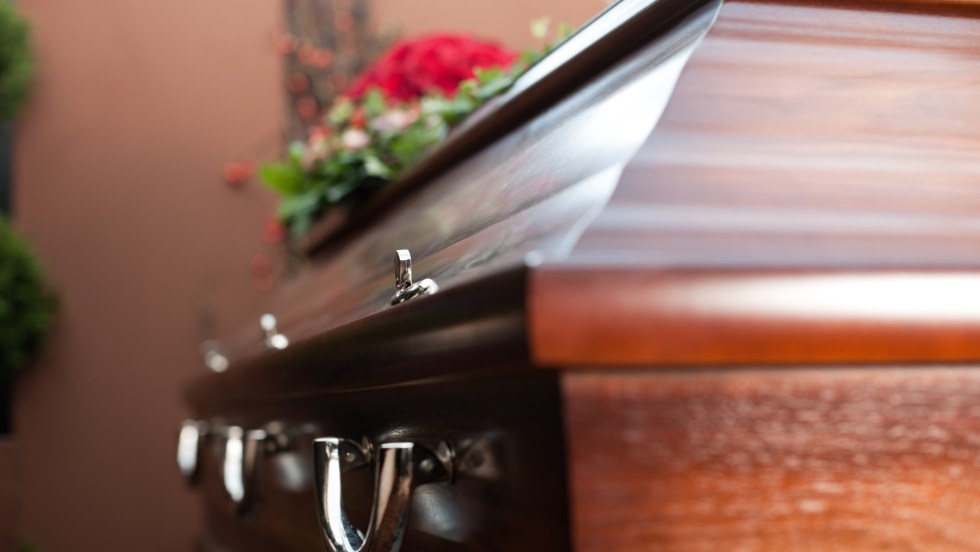 À cause de l’interdiction de se rassembler ordonnée par le gouvernement du Québec, pour lutter contre la propagation du coronavirus, la tenue de funérailles devient compliquée.