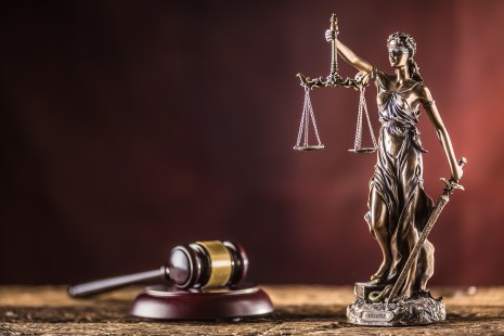 Justice épée et maillet