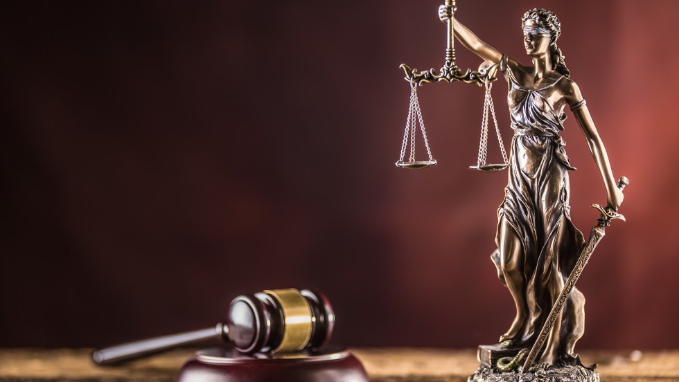 Justice épée et maillet