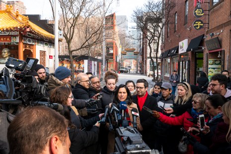 La mairesse de Montréal Valérie Plante est allée à la rencontre des commerçants du Quartier chinois, durement touché par la crise du coronavirus.