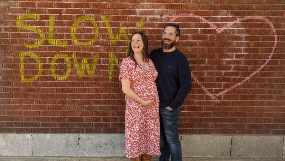 La pandémie de coronavirus et les mesures d’urgence sanitaires compliquent la vie des nouveaux et futurs parents. Anxiété, doute, deuil : les émotions sont amplifiées par la distanciation