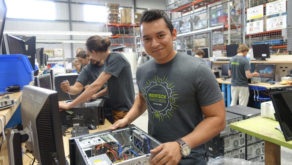 Revaloriser l’humain et le matériel informatique