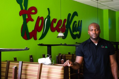 Robed Estéril est restaurateur à Epiceskay.