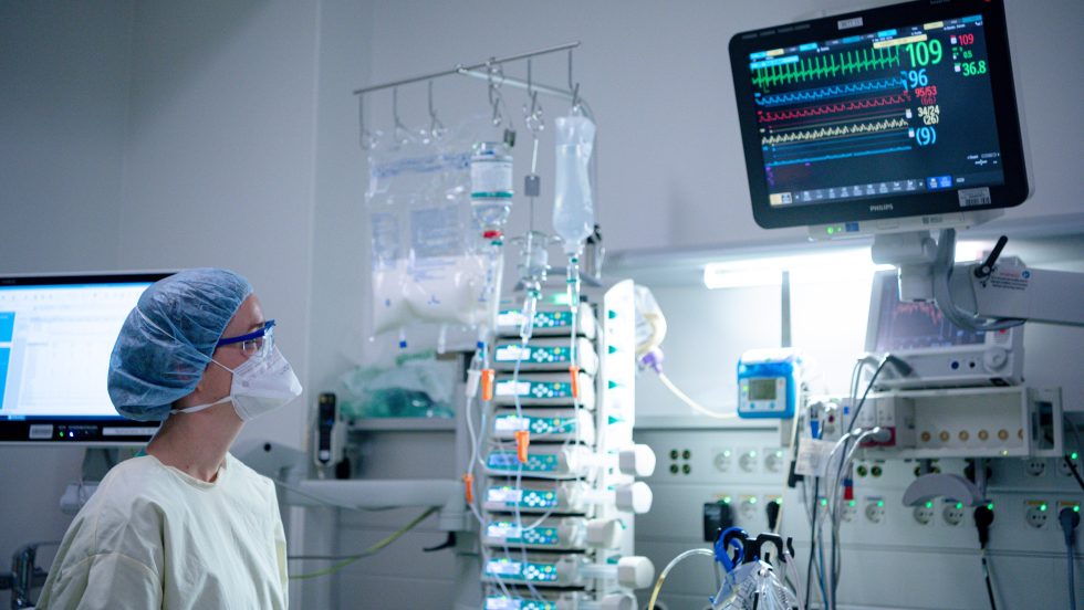 Coronavirus: plus de 90 000 morts dans le monde